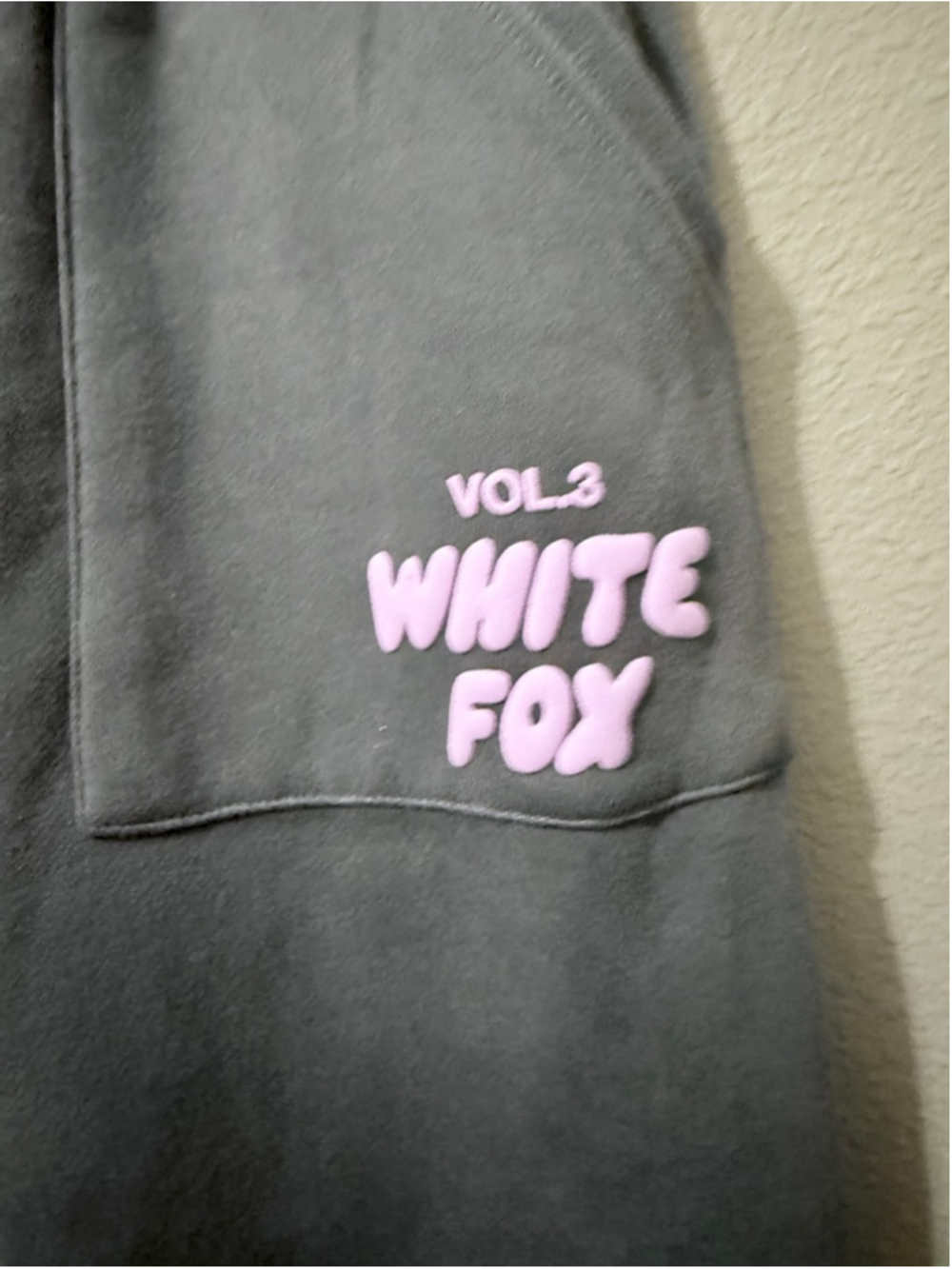WHITE FOX NWT Gray Volcanic Offstage Joggers M - Picture 3 of 5